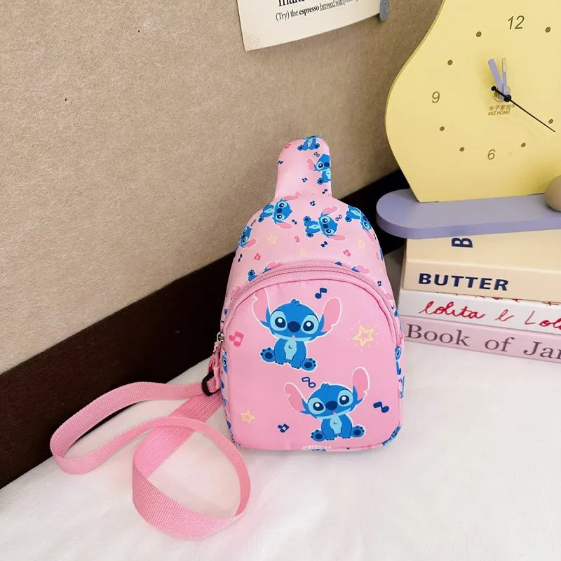 Sac banane Stitch, parfait pour garder ses affaires à portée de main tout en affichant un look tendance. Idéal pour les enfants, ados et fans de Disney.