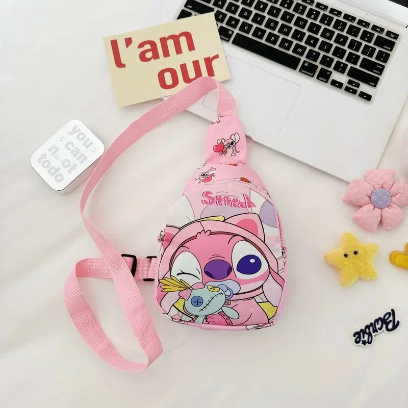 Sac banane Stitch, parfait pour garder ses affaires à portée de main tout en affichant un look tendance. Idéal pour les enfants, ados et fans de Disney.