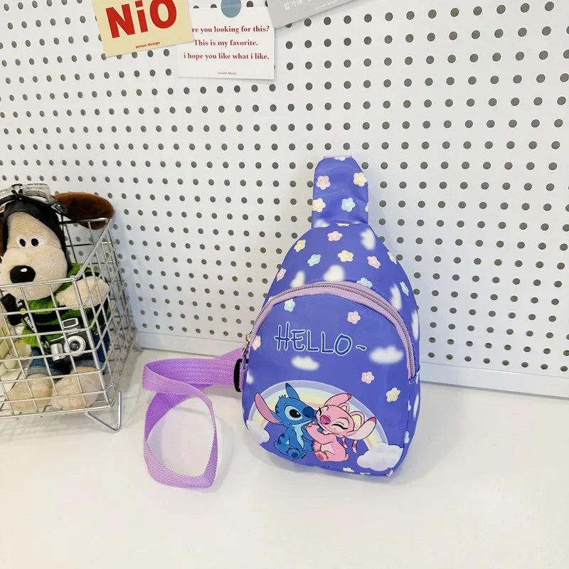 Sac banane Stitch, parfait pour garder ses affaires à portée de main tout en affichant un look tendance. Idéal pour les enfants, ados et fans de Disney.