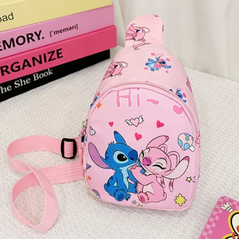 Sac banane Stitch, parfait pour garder ses affaires à portée de main tout en affichant un look tendance. Idéal pour les enfants, ados et fans de Disney.
