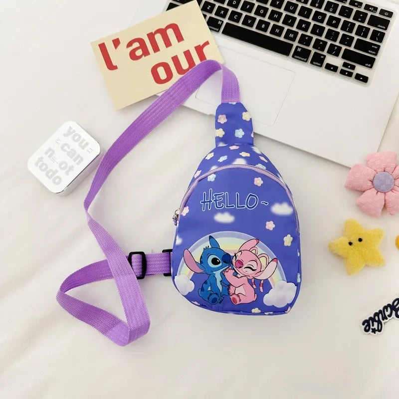 Sac banane Stitch, parfait pour garder ses affaires à portée de main tout en affichant un look tendance. Idéal pour les enfants, ados et fans de Disney.