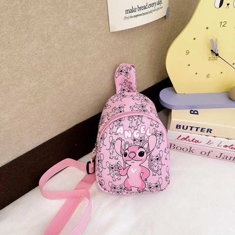 Sac banane Stitch, parfait pour garder ses affaires à portée de main tout en affichant un look tendance. Idéal pour les enfants, ados et fans de Disney.